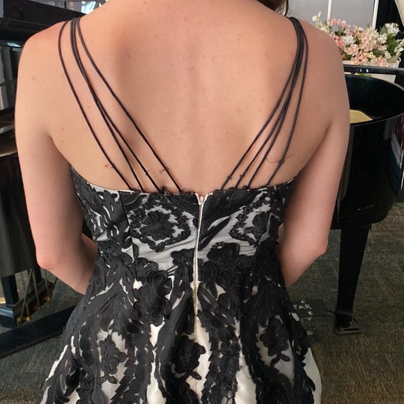 Beautiful flowing black and white formal dress - Picture 4 of 4